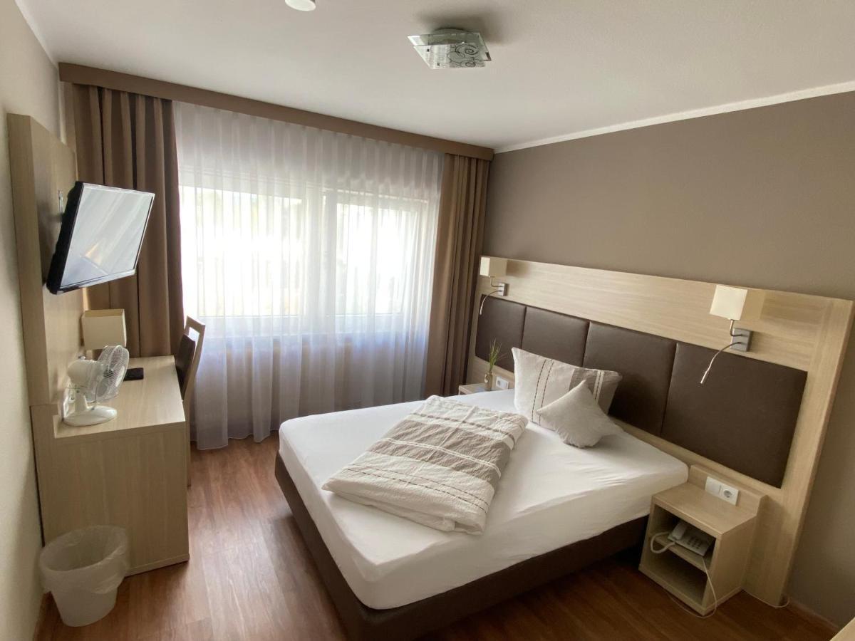 Hotel Am Westend Лар Экстерьер фото