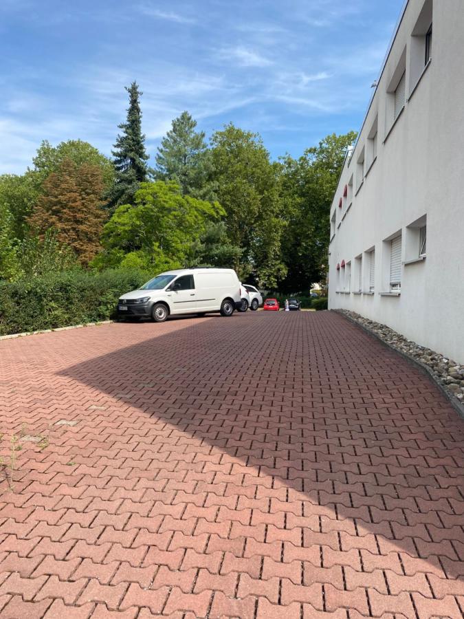Hotel Am Westend Лар Экстерьер фото