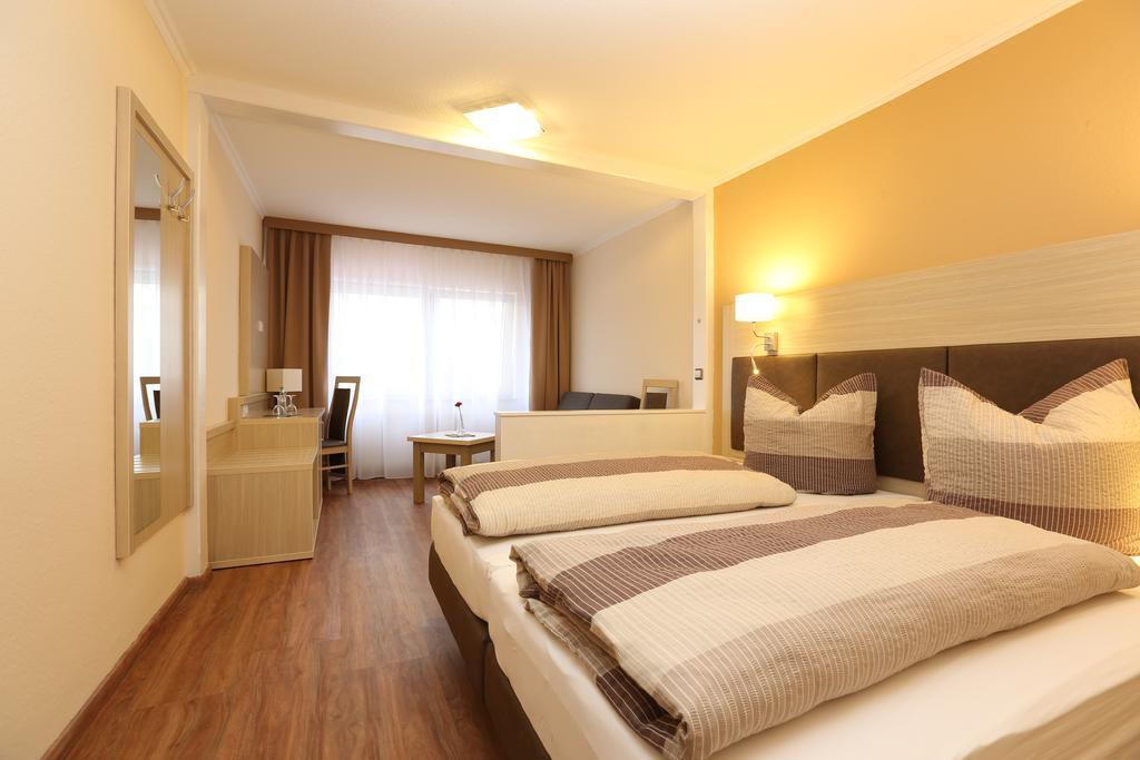 Hotel Am Westend Лар Экстерьер фото